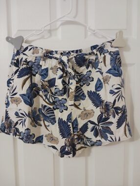 C & C California Linen Blend Shorts Blue White Floral Tie Front Pull On 14